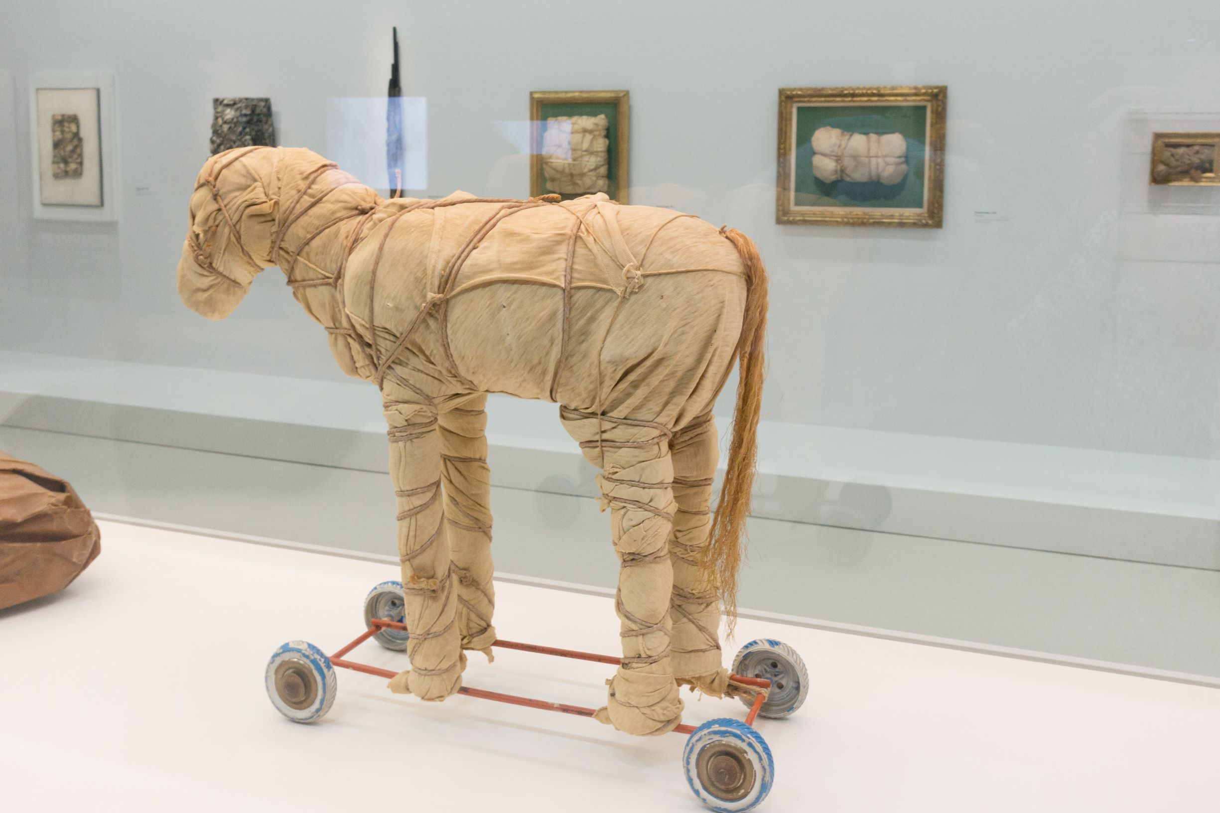 Christo_petit_cheval_1963_EML kleiner